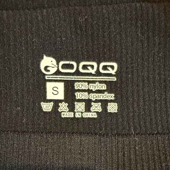 Black Ribbed Crop Top - Picture 2 of 2